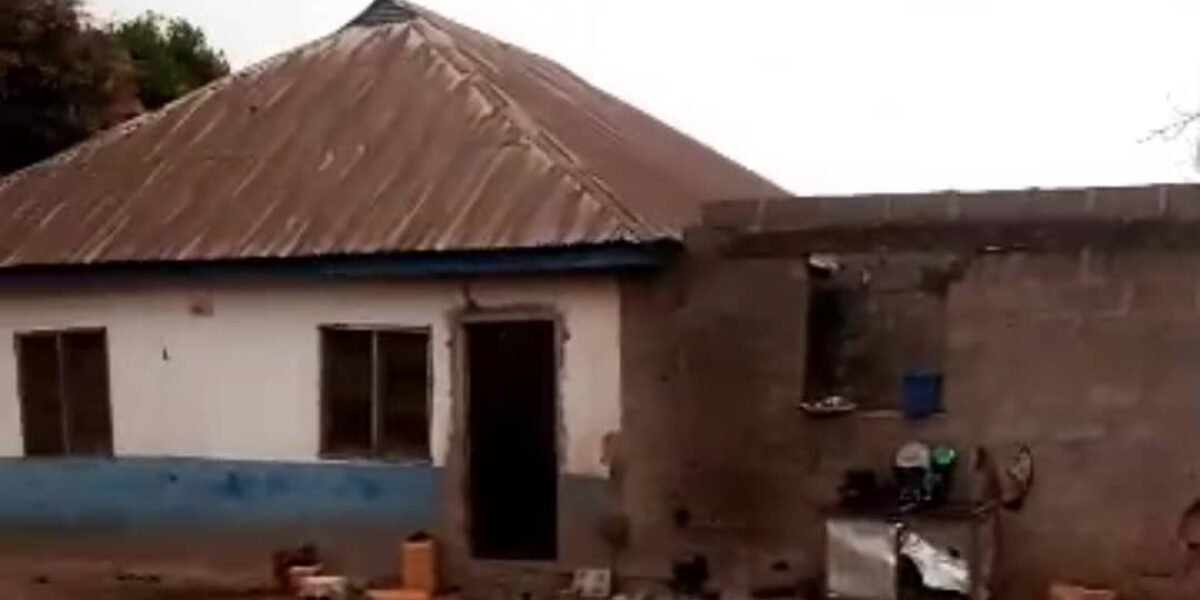 Fenced Land with Building for sale at Jimgbe, Kogi State Fenced Land with Building for sale at Jimgbe, Kogi State